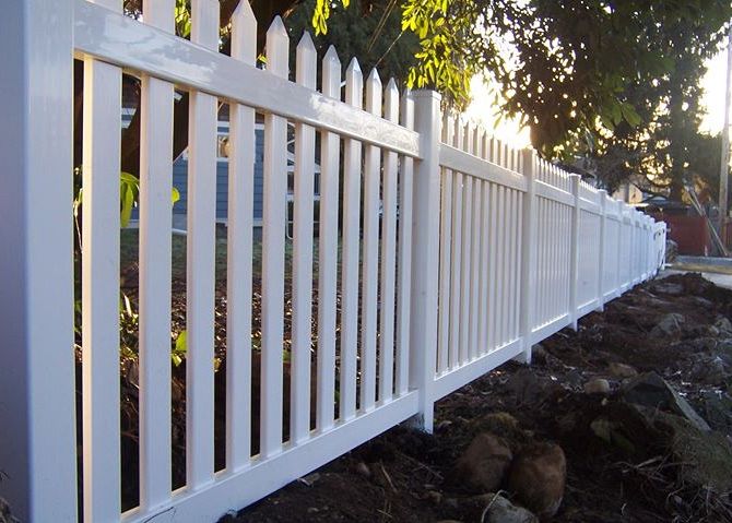 Should I Choose Vinyl or Concrete Fencing?